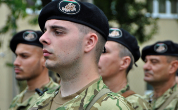 Szalay-Bobrovniczky Kristóf: területvédelmi tartalékosokat toborzunk!