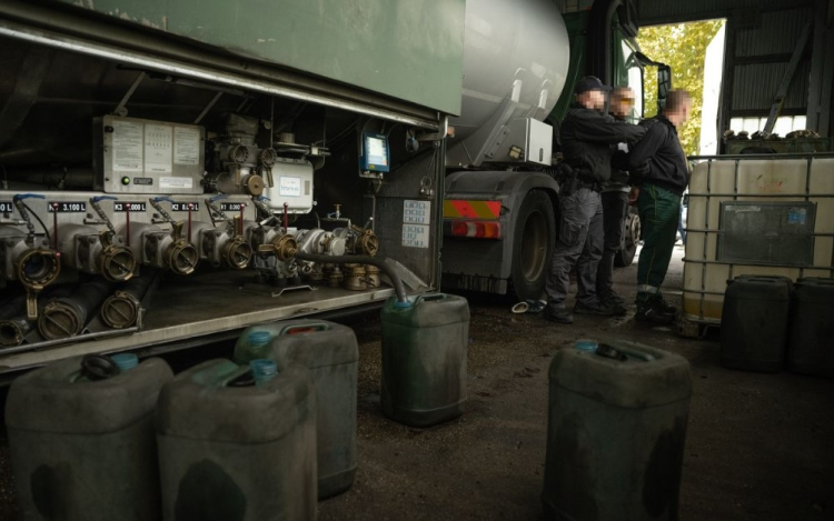 Illegális benzinkút működött egy fehérvári kamionmosóban