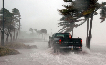 Óriási áradások fenyegetnek a Hanna hurrikán nyomában az Egyesült Államok déli vidékein