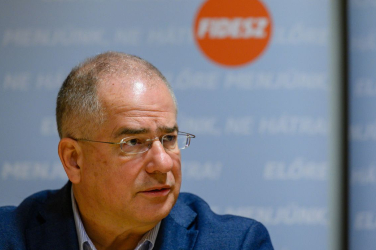 Kósa Lajos nem veszi át parlamenti mandátumát