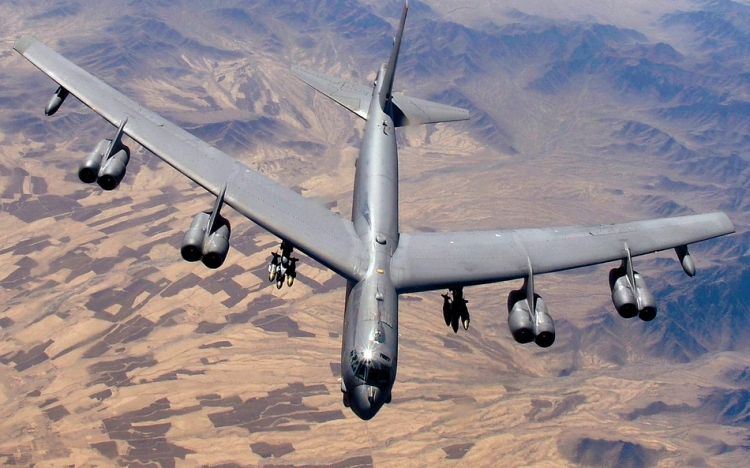 Iszlám Állam - B-52-es bombázókat küldött Katarba az USA