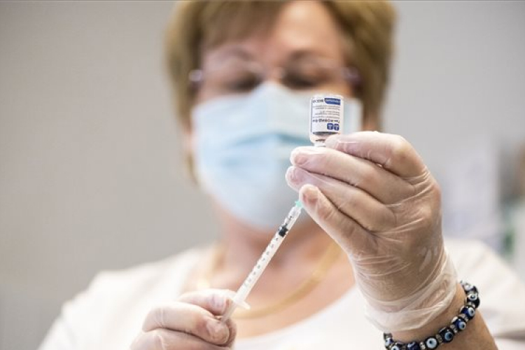Már több mint ötmillió adag Pfizer-BioNTech-vakcina érkezett Magyarországra