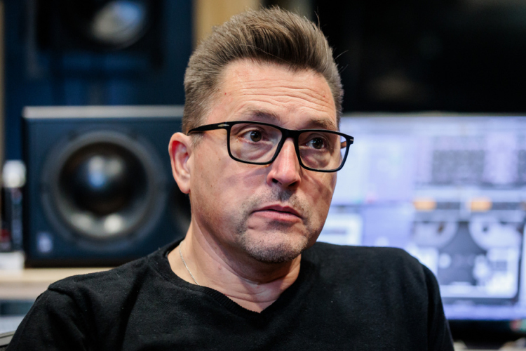 Október 16-án kerül a magyar mozikba Kovács Ákos énekes-dalszerző pályáját bemutató zenés portréfilm