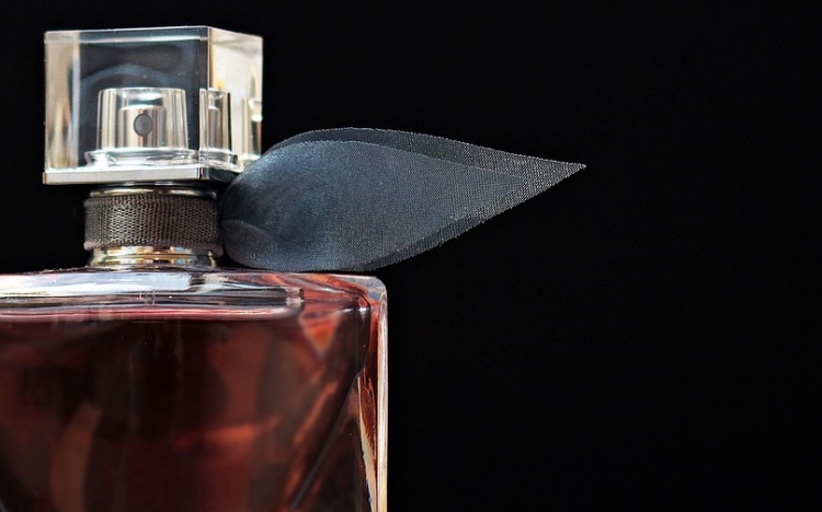Veszélyesek lehetnek a hamis parfümök