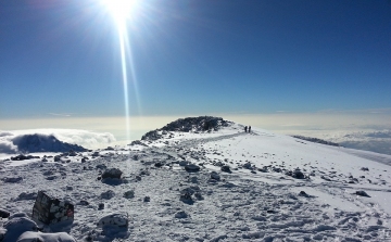 Magyar tüdőtranszplantáltak is megmászták a Kilimandzsárót