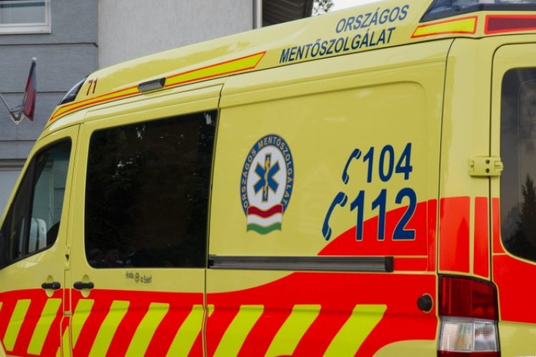 Több mint tízen sérültek meg egy balesetben Székesfehérvárnál
